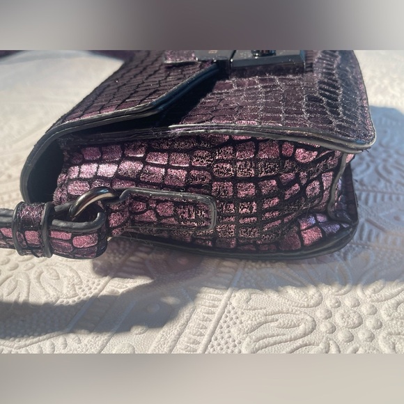 Emily and Noah Metallic Purple adjustable cross-body Purse - Picture 13 of 16